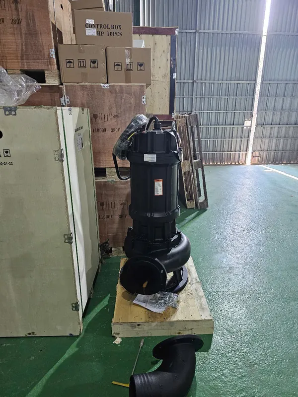 Bơm chìm nước thải cỡ lớn kèm co xả, chờ giao cùng tủ điều khiển